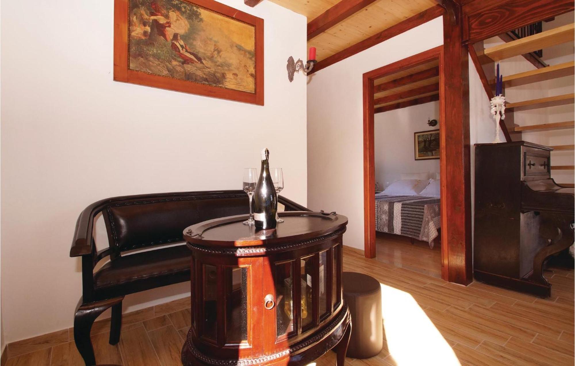 Awesome Home In Smokvica With Kitchen מראה חיצוני תמונה