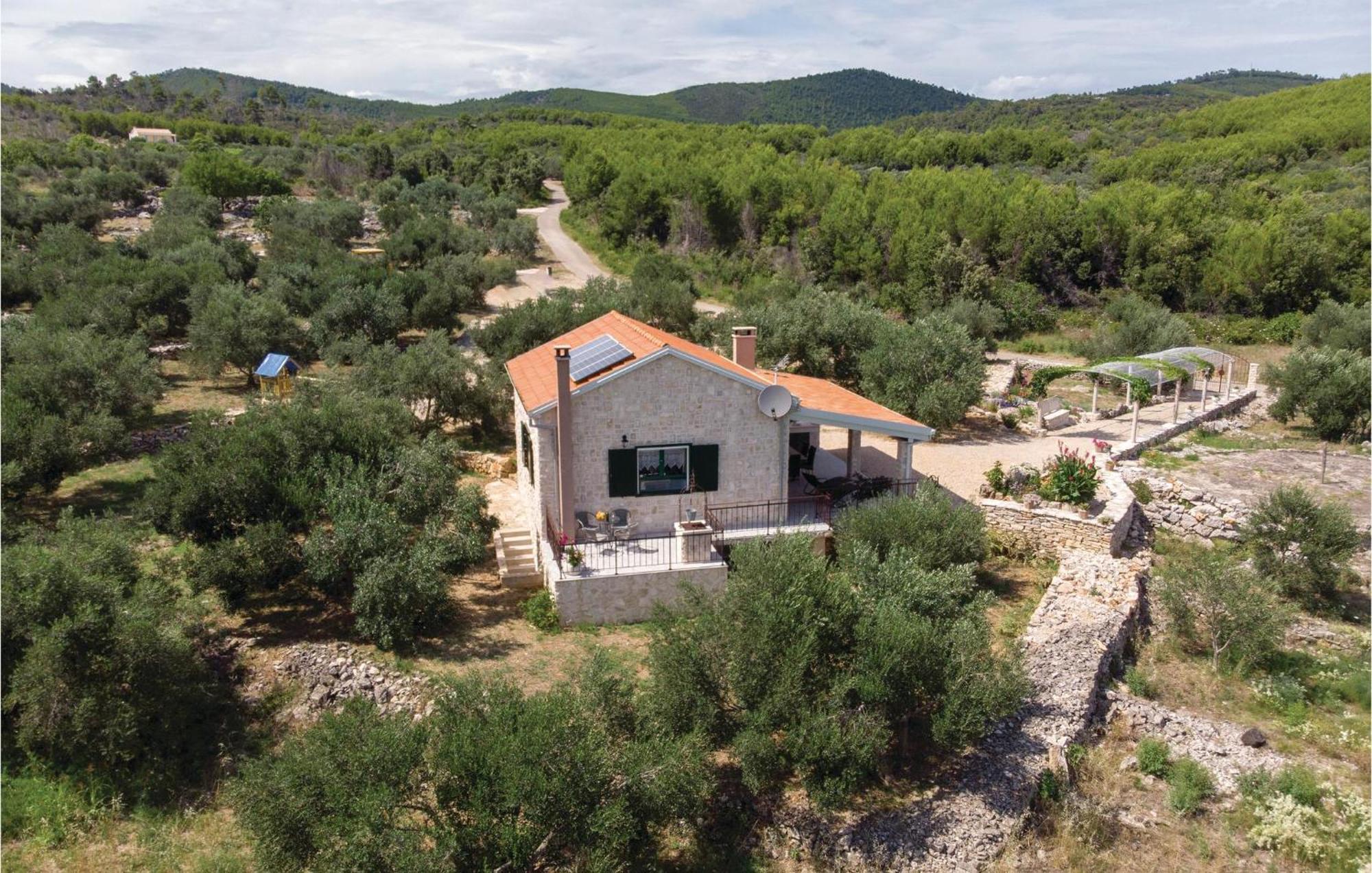 Awesome Home In Smokvica With Kitchen מראה חיצוני תמונה